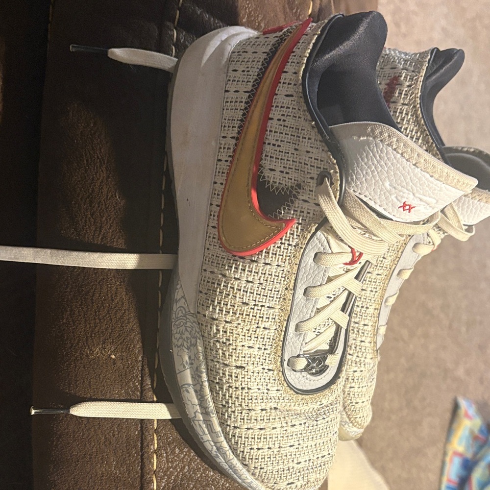 Nike Kids Sneakers - Cream, Gold, and Red